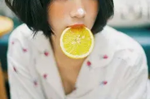 51岁刘恺威疑新恋情曝光身边女伴身材好